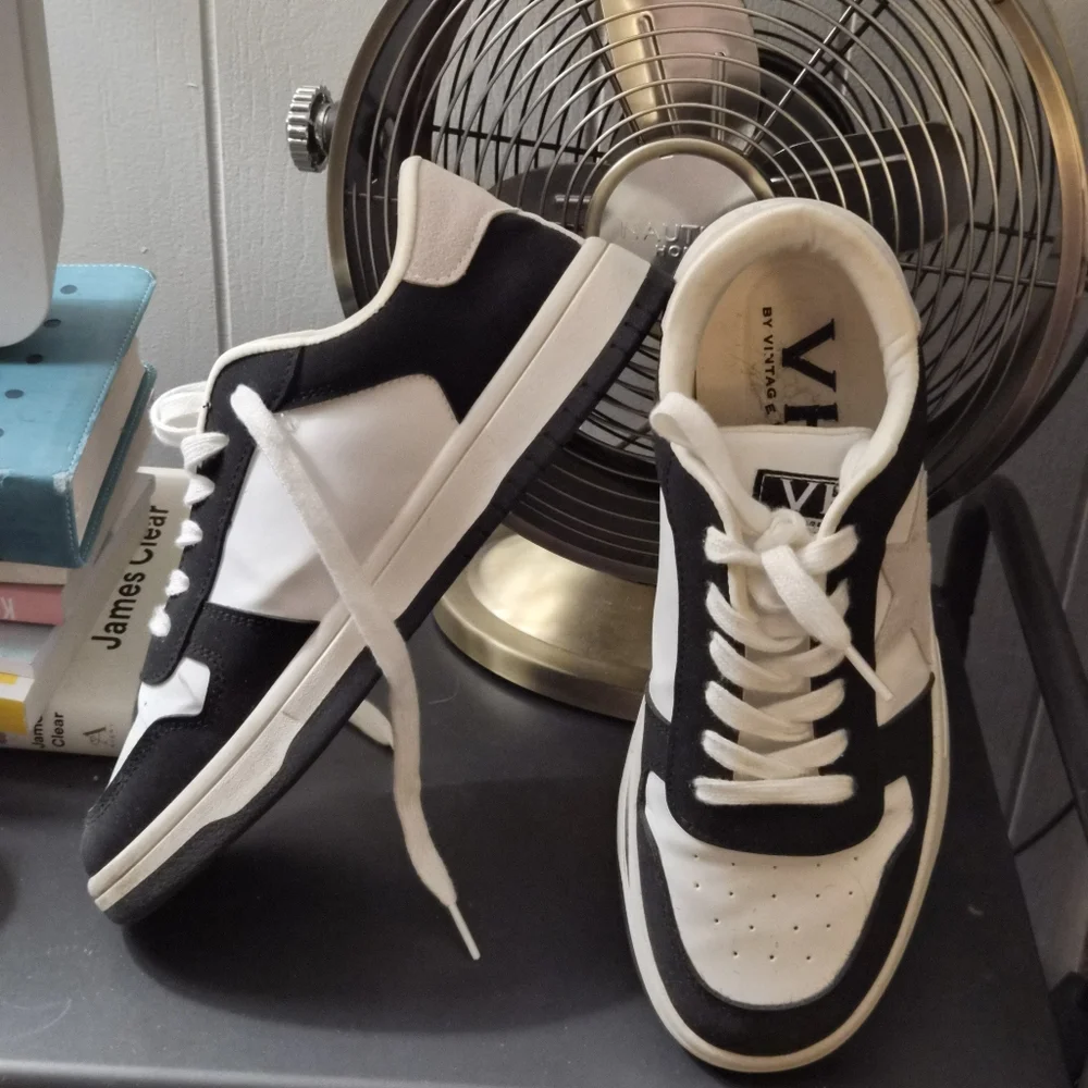 Vintage Havana Kayla Black and White Leather Sneakers Size 9 - Picture 3 of 7